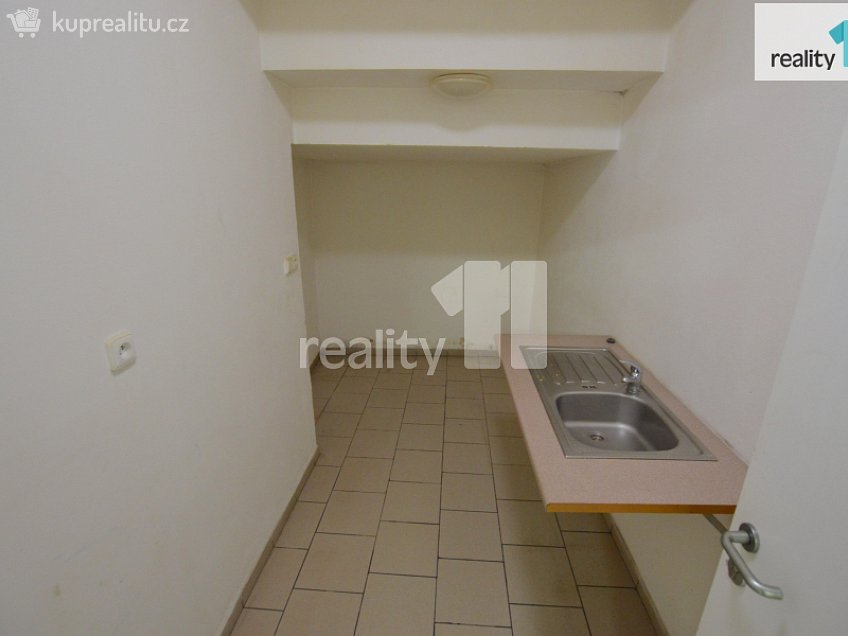 Pronájem  obchodních prostor 297 m^2 Husova, Humpolec 