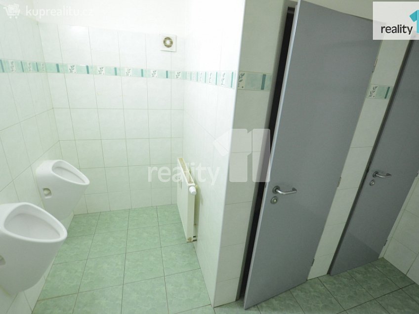 Pronájem  obchodních prostor 297 m^2 Husova, Humpolec 