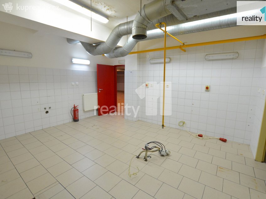 Pronájem  obchodních prostor 297 m^2 Husova, Humpolec 