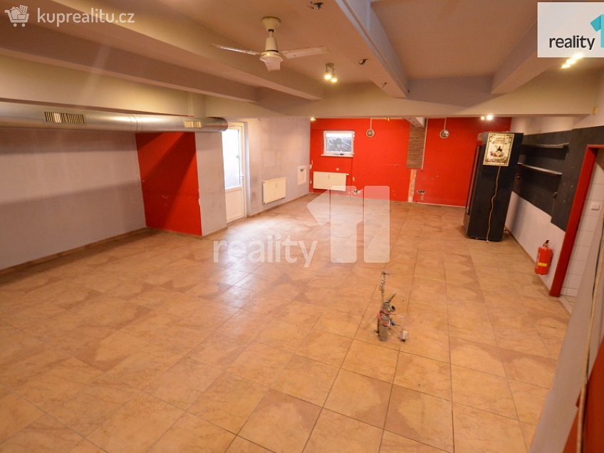 Pronájem  obchodních prostor 297 m^2 Husova, Humpolec 