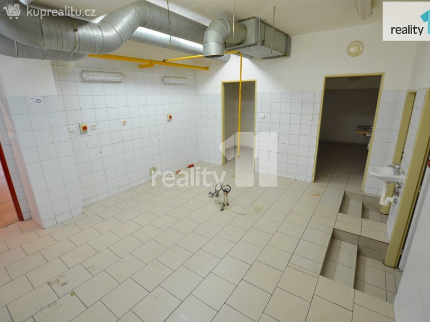 Pronájem  obchodních prostor 297 m^2 Husova, Humpolec 