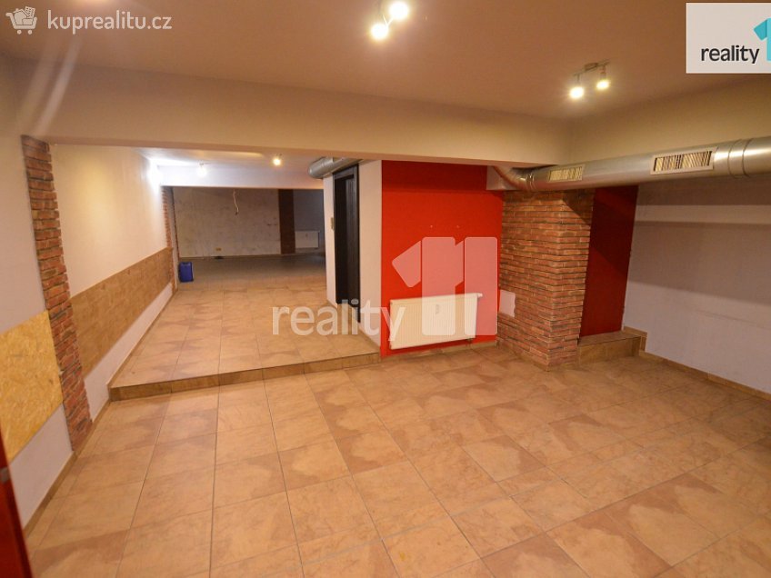 Pronájem  obchodních prostor 297 m^2 Husova, Humpolec 