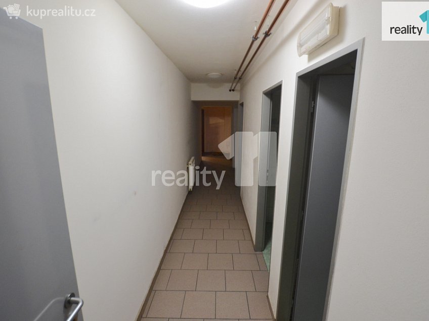 Pronájem  obchodních prostor 297 m^2 Husova, Humpolec 