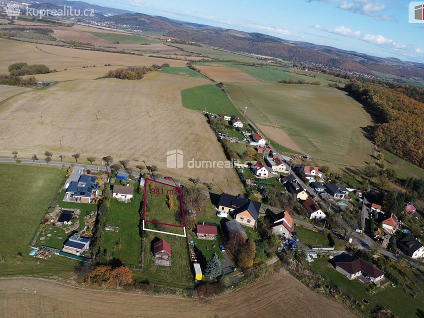 Prodej  stavebního pozemku 981 m^2 Lochovice, Lochovice 