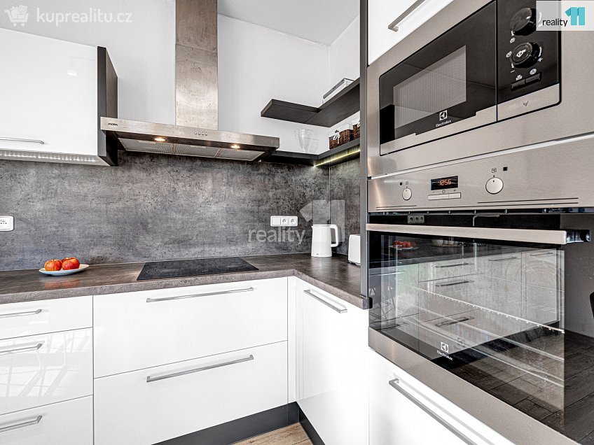 Prodej  rodinného domu 98 m^2 Slunečná, Veliká Ves 