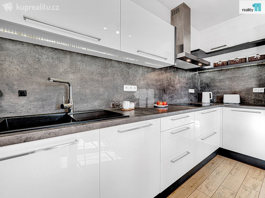 Prodej  rodinného domu 98 m^2 Slunečná, Veliká Ves 