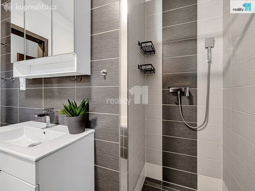 Prodej  rodinného domu 98 m^2 Slunečná, Veliká Ves 