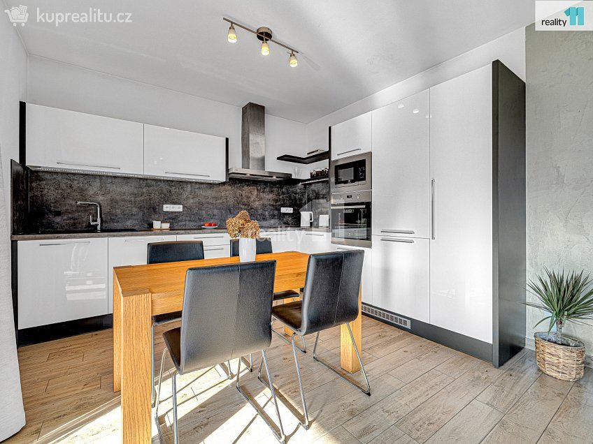 Prodej  rodinného domu 98 m^2 Slunečná, Veliká Ves 