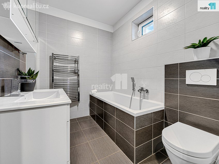 Prodej  rodinného domu 98 m^2 Slunečná, Veliká Ves 