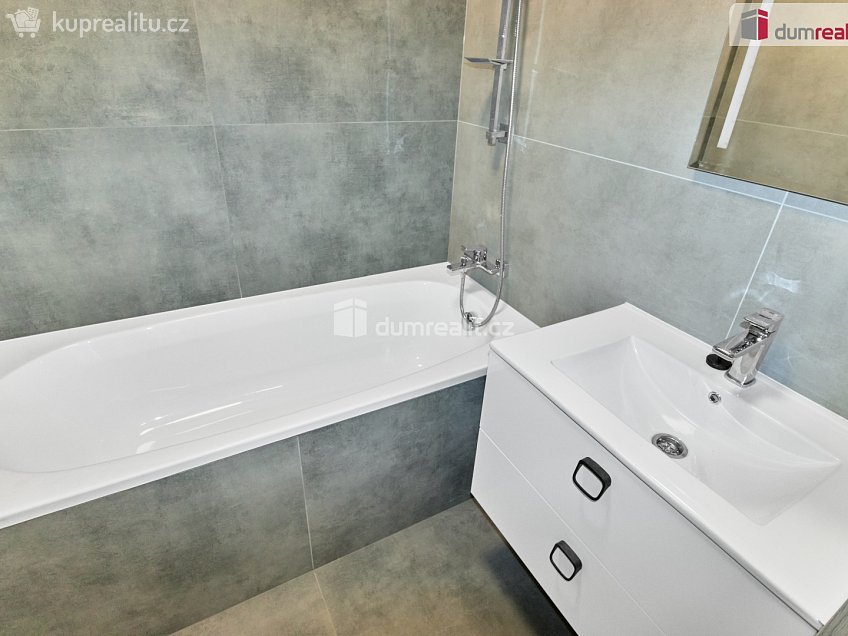 Prodej bytu 2+1 69 m^2 Mánesova, Ostrov 