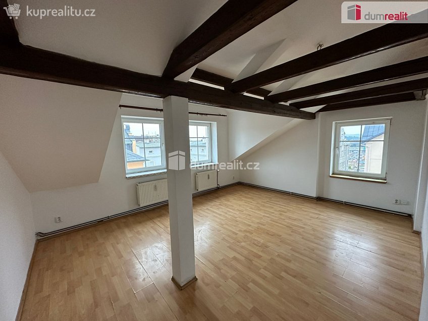 Pronájem bytu 2+1 72 m^2 Luční, Mariánské Lázně 