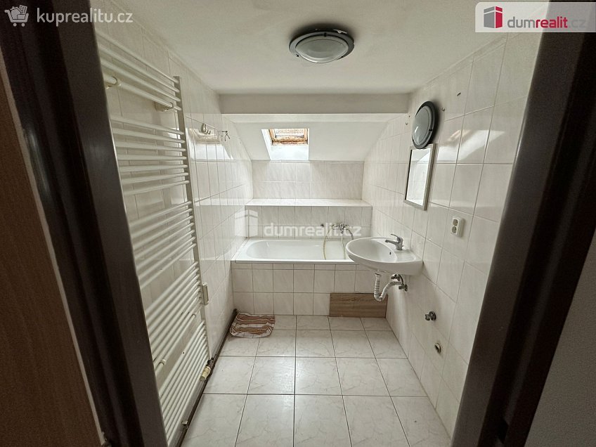 Pronájem bytu 2+1 72 m^2 Luční, Mariánské Lázně 