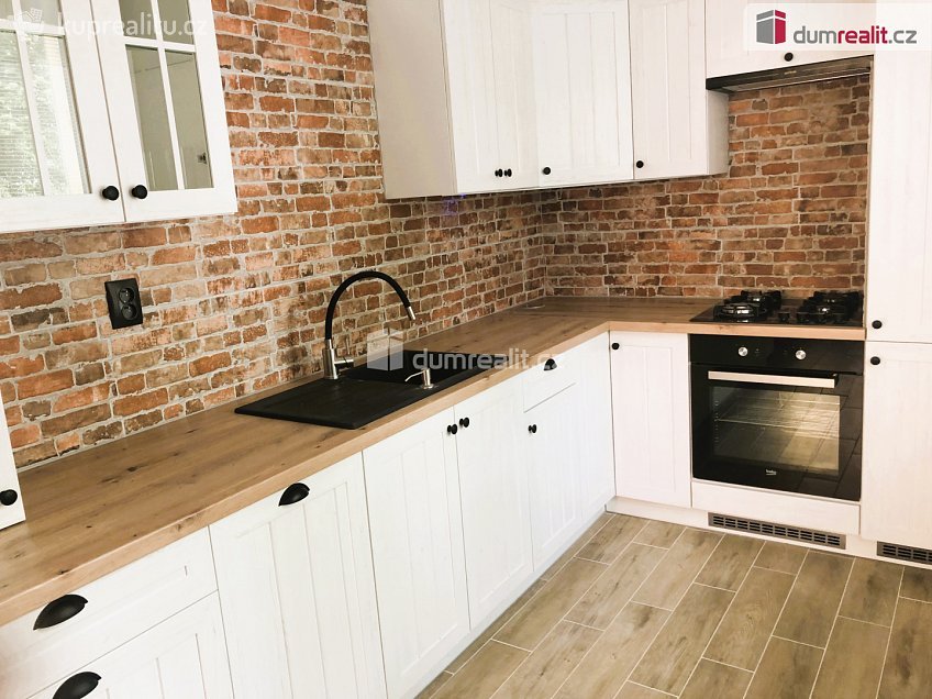 Pronájem bytu 2+kk 53 m^2 Školská čtvrť, Frenštát pod Radhoštěm 