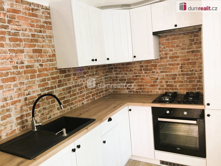 Pronájem bytu 2+kk 53 m^2 Školská čtvrť, Frenštát pod Radhoštěm 