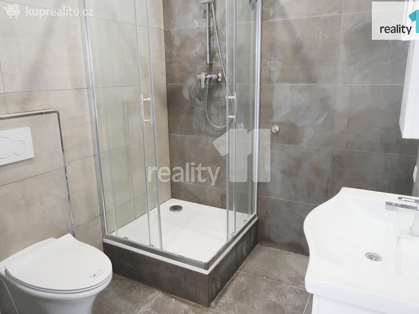 Pronájem bytu 1+kk 32 m^2 Werichova, Praha 5 