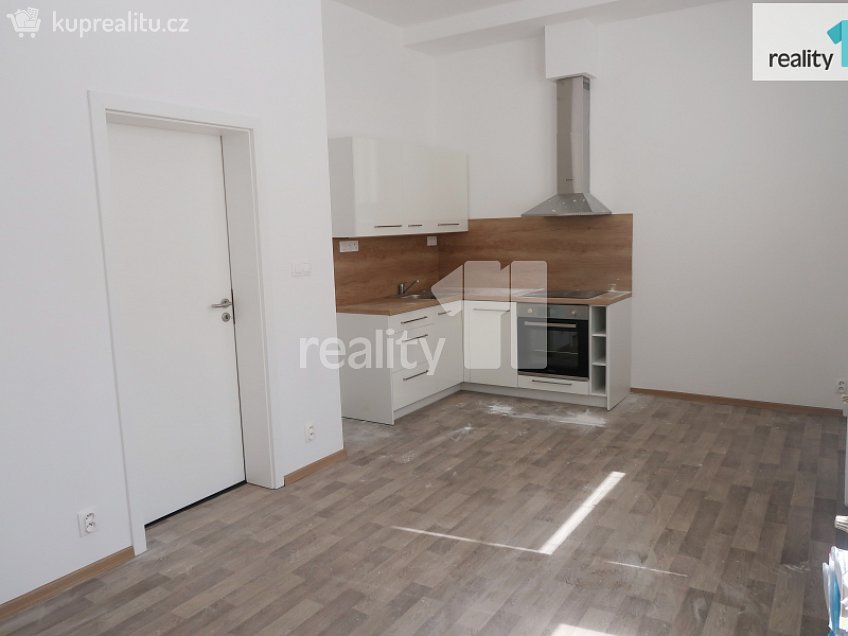 Pronájem bytu 1+kk 32 m^2 Werichova, Praha 5 