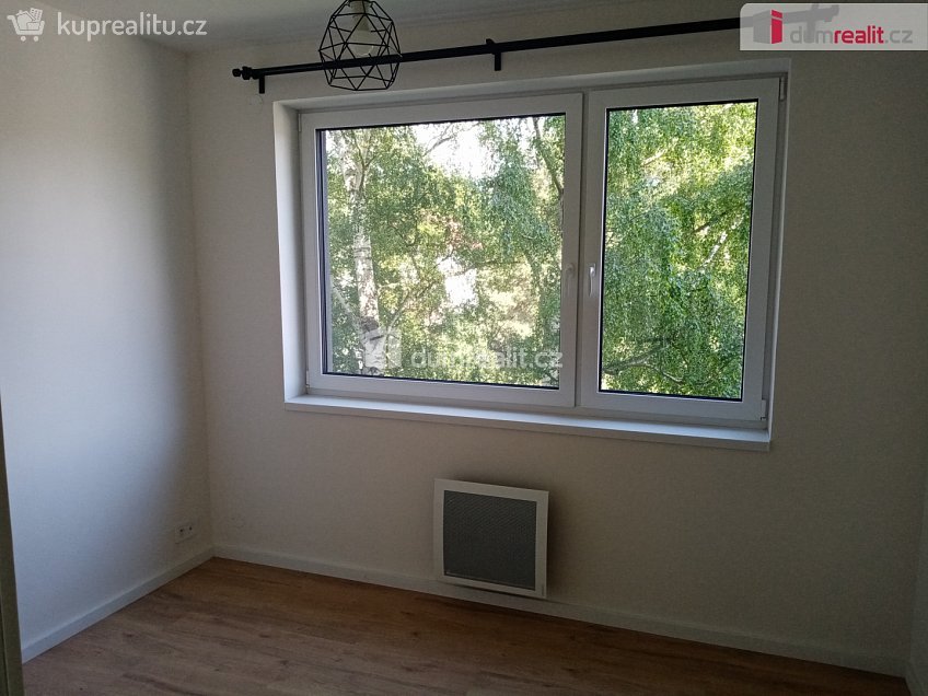 Pronájem bytu 2+kk 36 m^2 Zelená, Děčín 