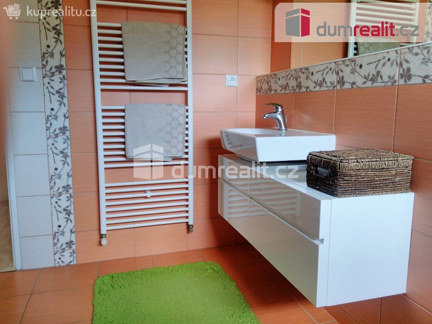 Pronájem  rodinného domu 100 m^2 U Ovčárny, Krnov 