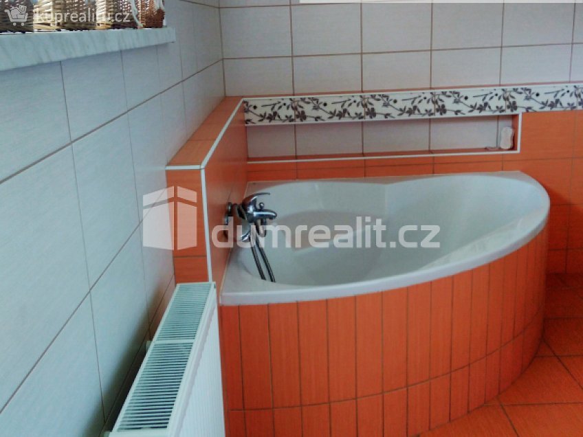 Pronájem  rodinného domu 100 m^2 U Ovčárny, Krnov 