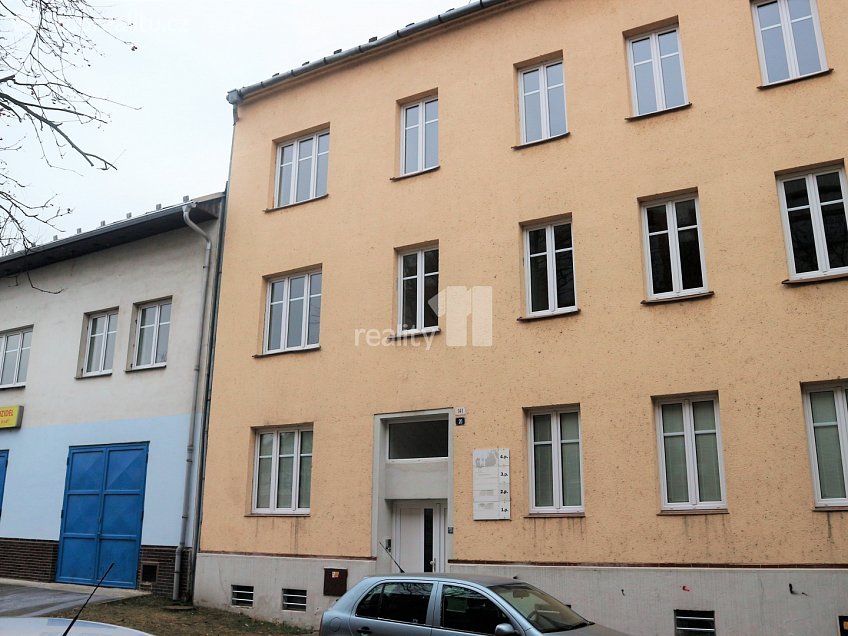 Prodej  činžovního domu 810 m^2 Rovná, Ostrava 