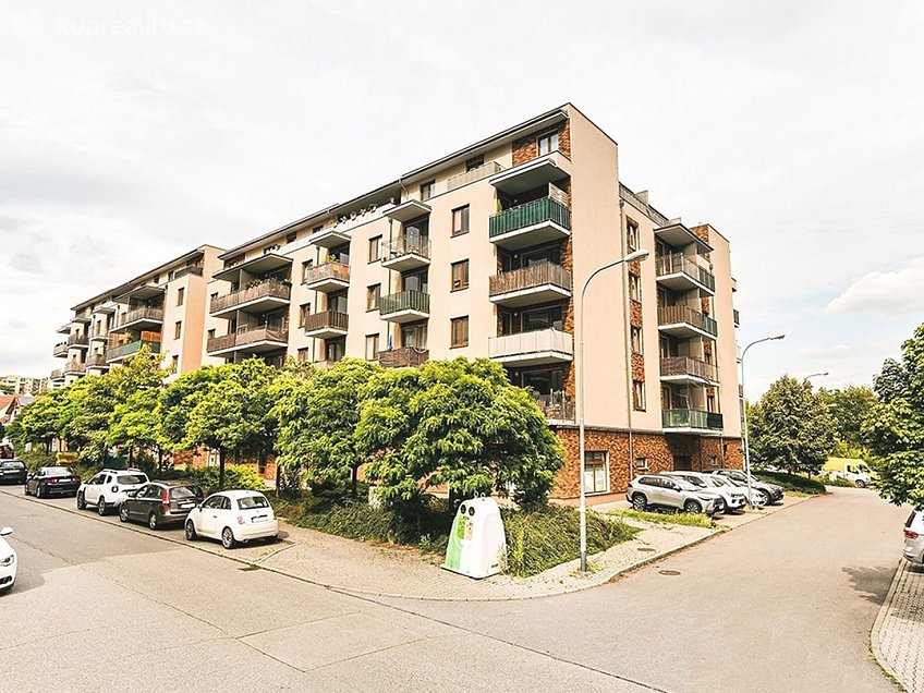 Prodej  garážového stání 16 m^2 U Leskavy, Brno 62500