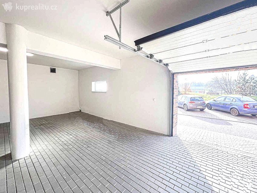 Prodej  garážového stání 16 m^2 U Leskavy, Brno 62500