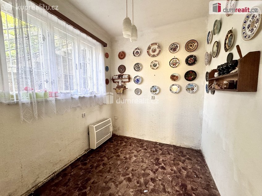 Prodej  rodinného domu 206 m^2 K vodojemu, Praha 5 