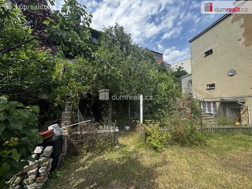 Prodej  rodinného domu 206 m^2 K vodojemu, Praha 5 