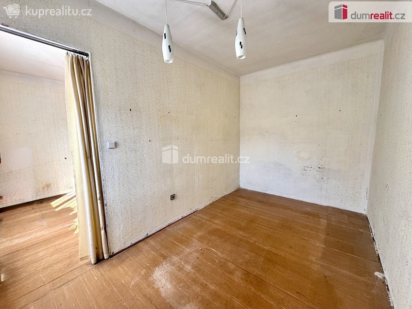 Prodej  rodinného domu 206 m^2 K vodojemu, Praha 5 