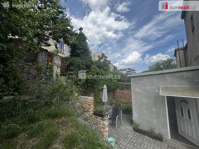 Prodej  rodinného domu 206 m^2 K vodojemu, Praha 5 