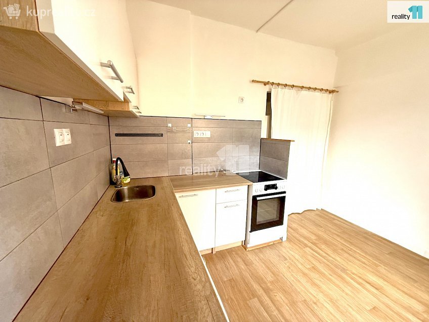 Pronájem bytu 3+1 79 m^2 Majakovského, Karlovy Vary 