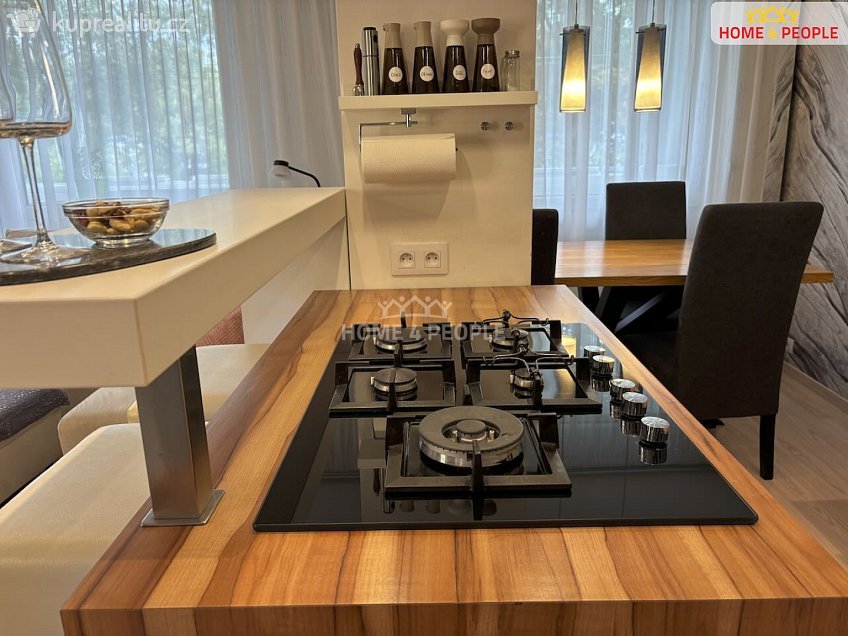 Prodej bytu 3+kk 67 m^2 Na strži, Praha 4 