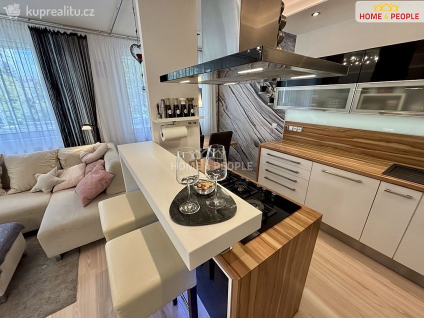 Prodej bytu 3+kk 67 m^2 Na strži, Praha 4 