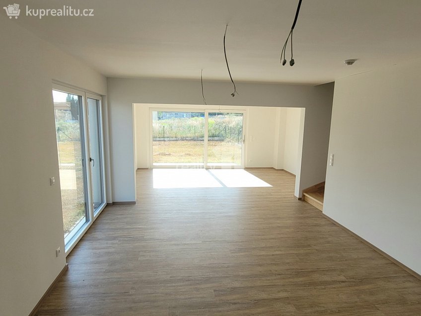 Prodej  rodinného domu 353 m^2 Pechlátova, Kladno 