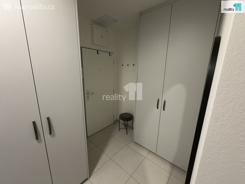 Prodej bytu 2+kk 49 m^2 V závětří, Praha 7 