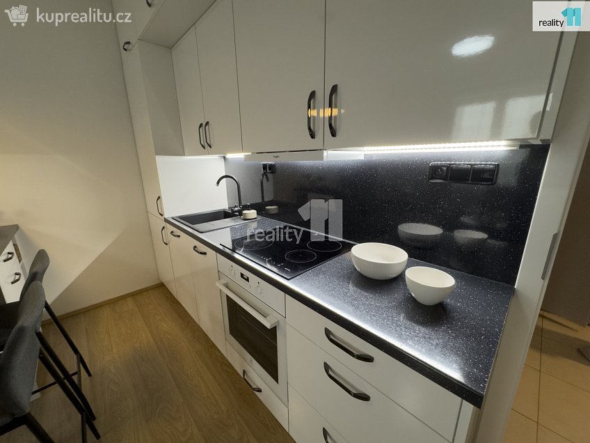 Prodej bytu 2+kk 49 m^2 V závětří, Praha 7 