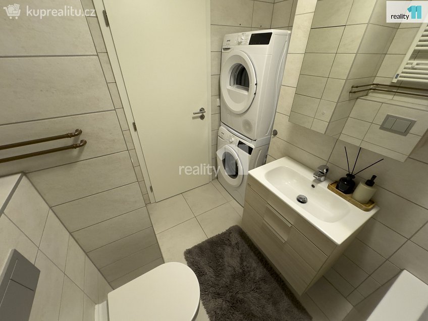 Prodej bytu 2+kk 49 m^2 V závětří, Praha 7 