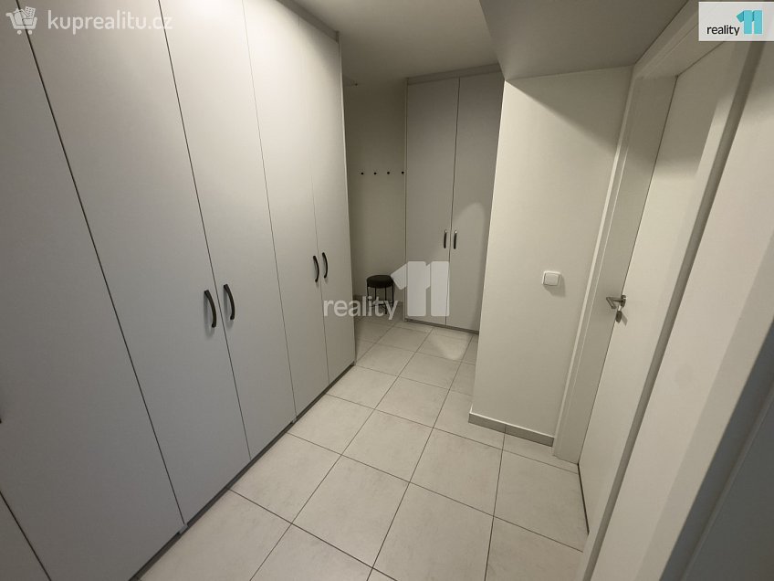 Prodej bytu 2+kk 49 m^2 V závětří, Praha 7 