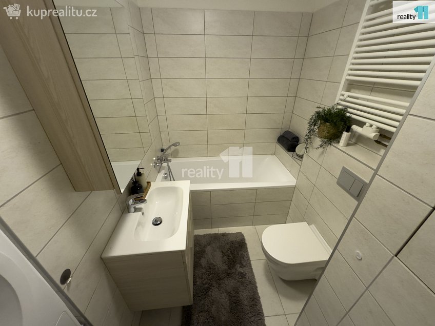 Prodej bytu 2+kk 49 m^2 V závětří, Praha 7 