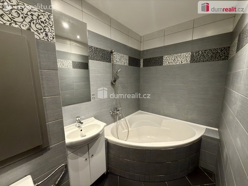 Pronájem bytu 3+1 67 m^2 Hluboká, Ústí nad Labem 