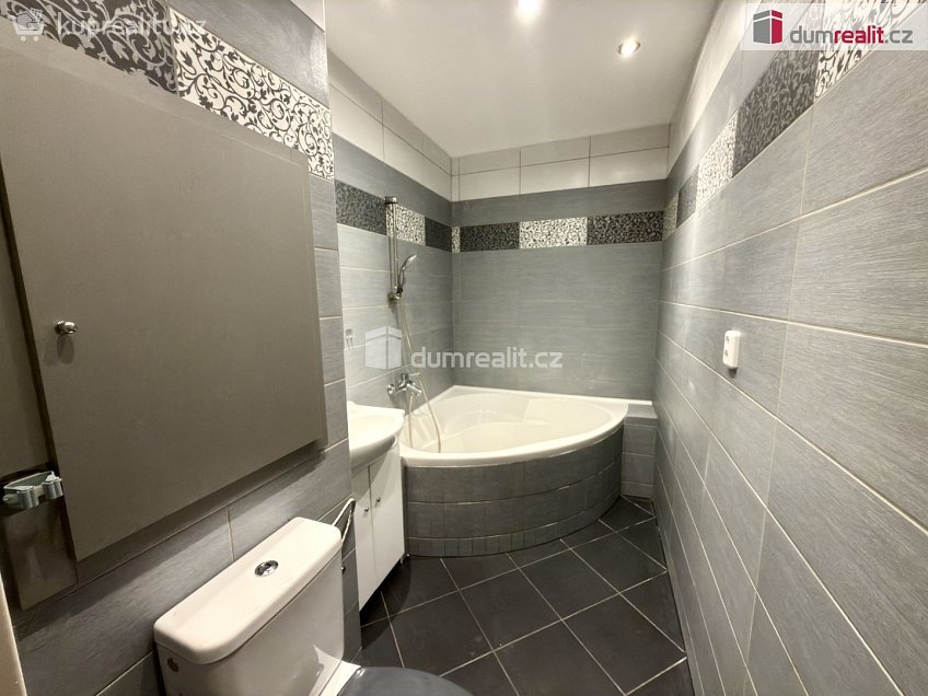 Pronájem bytu 3+1 67 m^2 Hluboká, Ústí nad Labem 