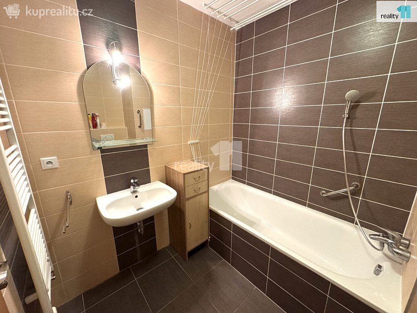 Pronájem bytu 2+kk 57 m^2 Smíchovská, Praha 13 