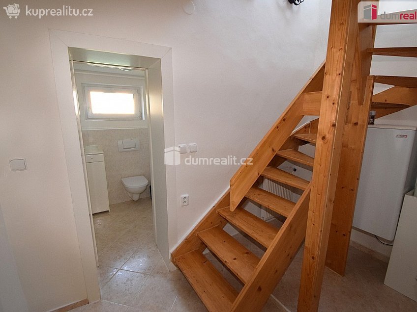 Pronájem  rodinného domu 150 m^2 Na Veselí, Jesenice 