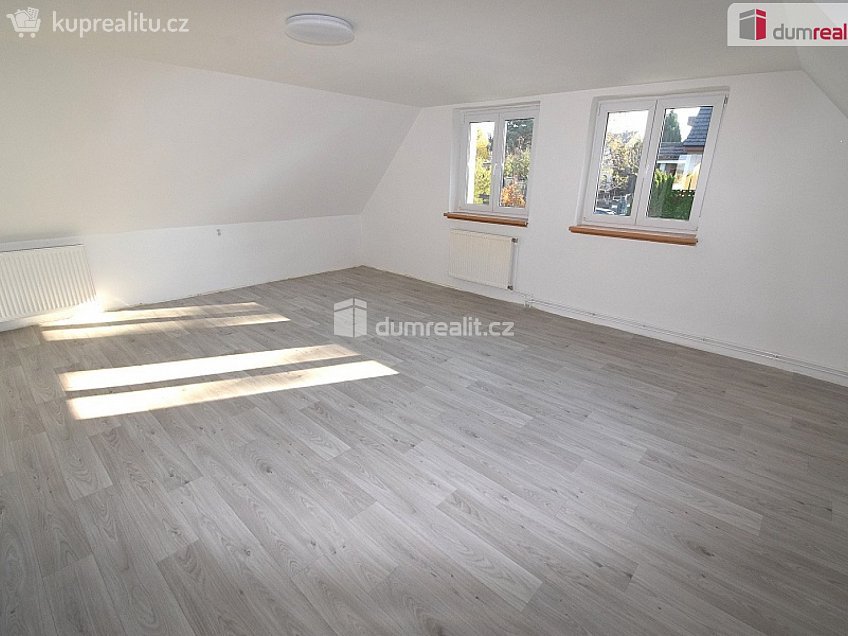 Pronájem  rodinného domu 150 m^2 Na Veselí, Jesenice 