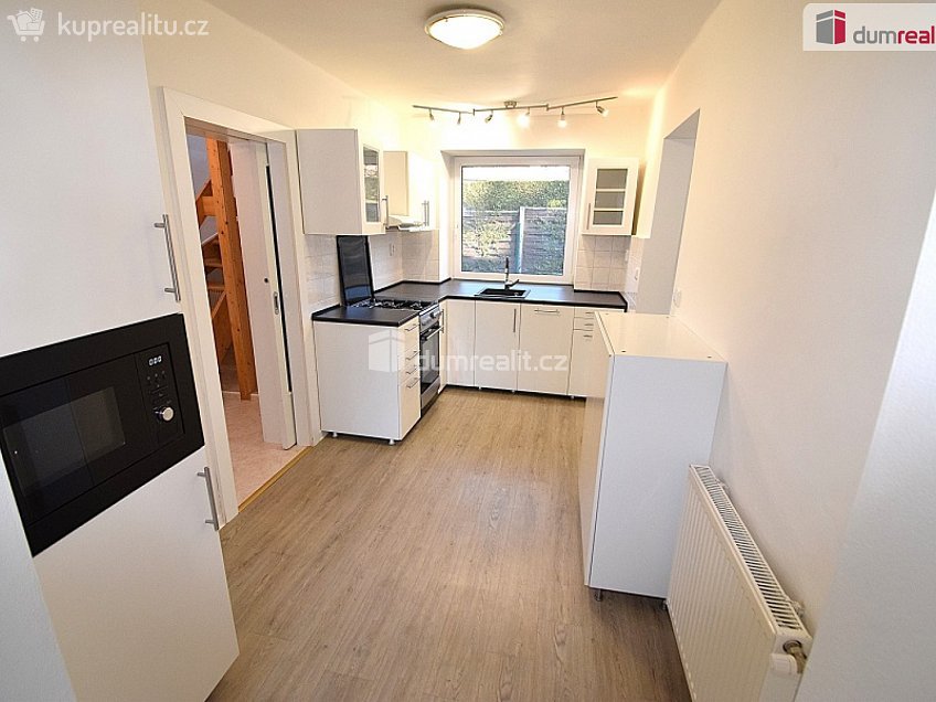 Pronájem  rodinného domu 150 m^2 Na Veselí, Jesenice 