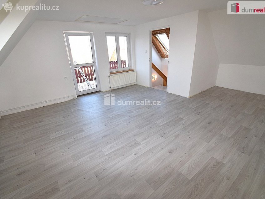 Pronájem  rodinného domu 150 m^2 Na Veselí, Jesenice 