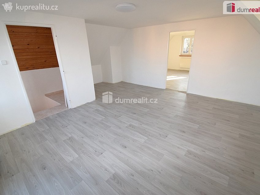 Pronájem  rodinného domu 150 m^2 Na Veselí, Jesenice 