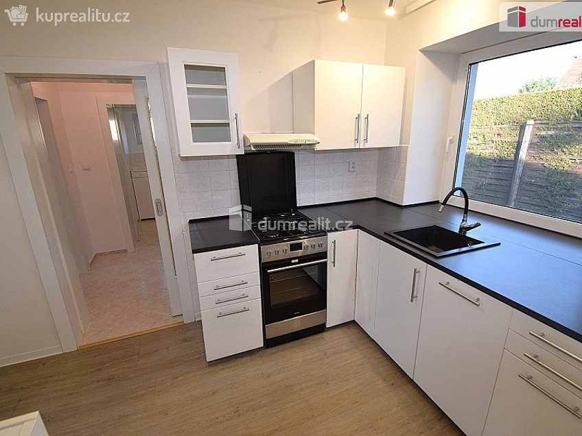 Pronájem  rodinného domu 150 m^2 Na Veselí, Jesenice 