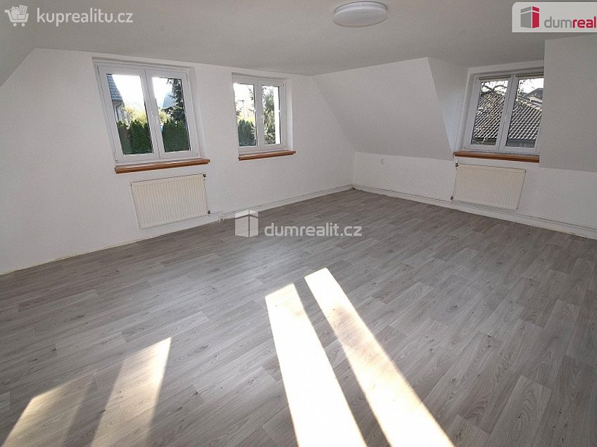 Pronájem  rodinného domu 150 m^2 Na Veselí, Jesenice 