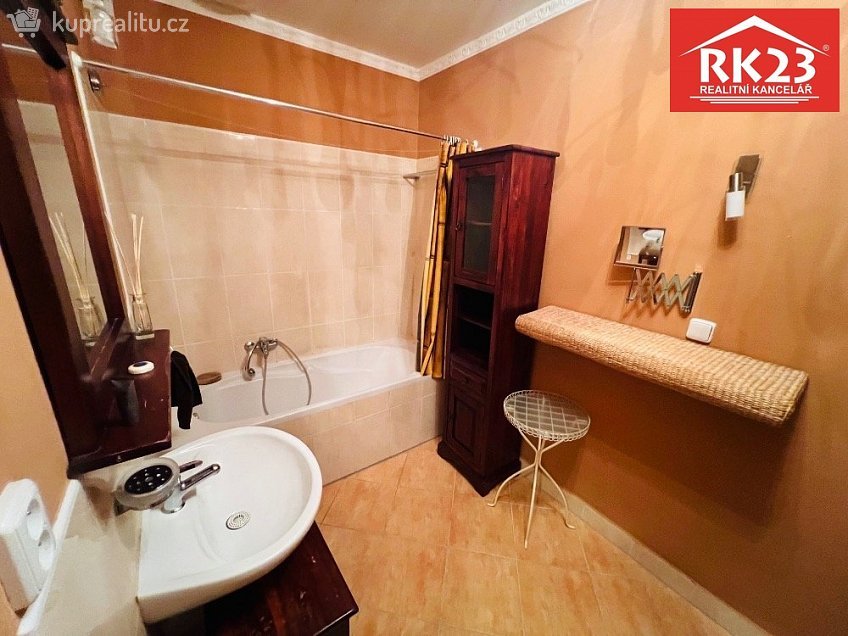 Pronájem bytu 2+kk 66 m^2 Mladějovského, Mariánské Lázně 